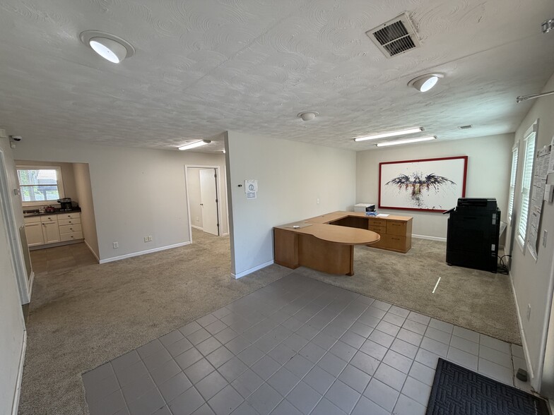 More Photos Of 101 Warner Dr, Columbia Warehouse For Lease
