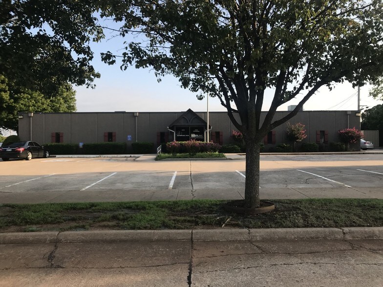 More Photos Of 2110-2120 S Broadway, Edmond Office For Lease