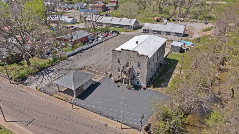 More Photos Of 305 N Main St, Ste Genevieve Storefront Retail Residential For Sale