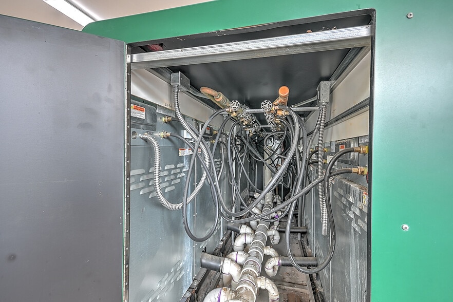 More Photos Of 245 Gate City Hwy, Bristol General Retail For Sale