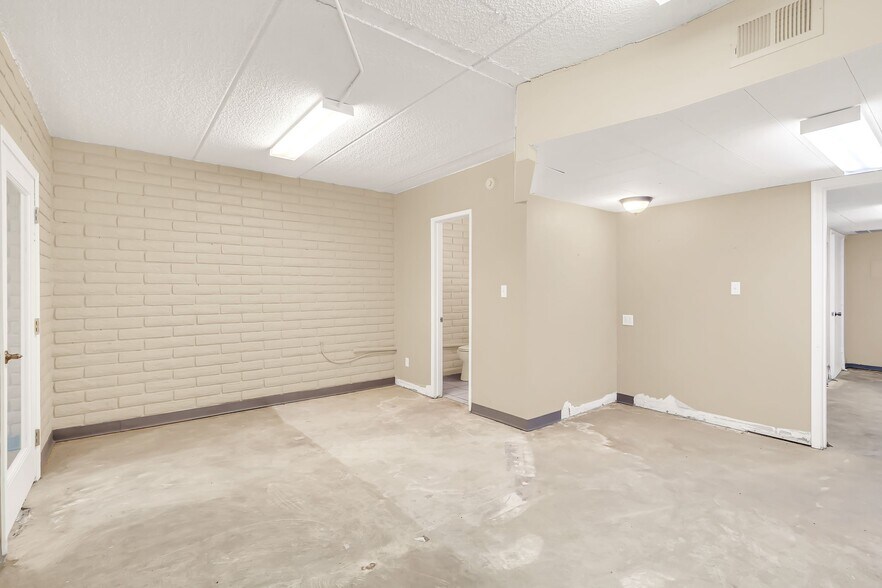 More Photos Of 78 W Ray Rd, Chandler Convenience Store For Lease