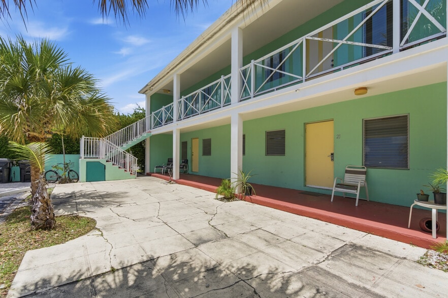 More Photos Of 320 N Federal Hwy, Lake Worth Hotel For Sale