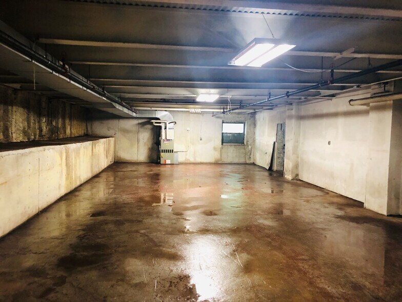 More Photos Of 100 Carney St, Glen Cove Manufacturing For Sale