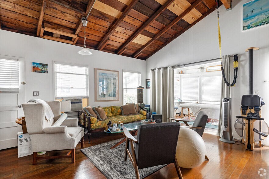 More Photos Of 145-147 Bay St, Santa Monica Loft Creative Space For Lease