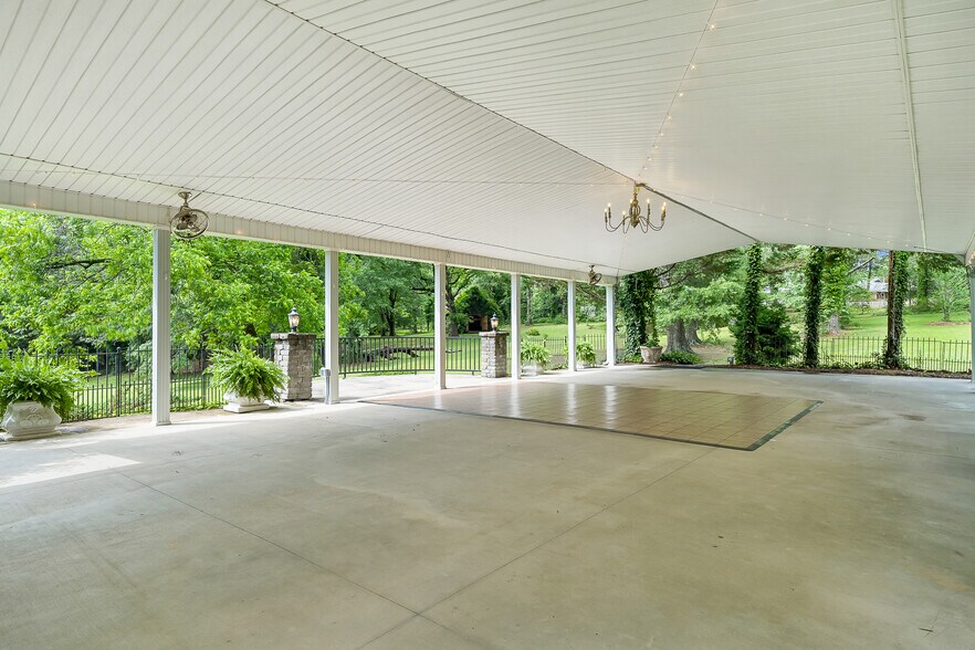 More Photos Of 207 Westminster Hwy, Westminster Specialty For Sale