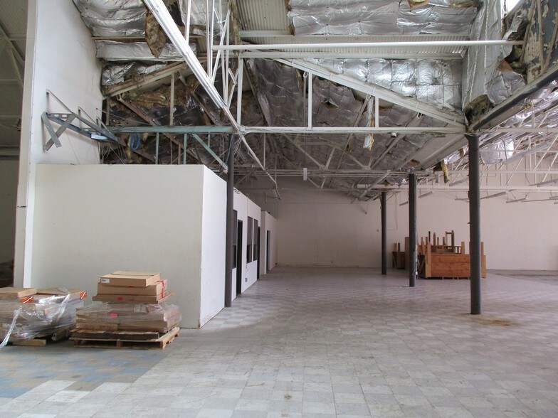 More Photos Of 1660 S Oxnard Blvd, Oxnard Warehouse For Sale