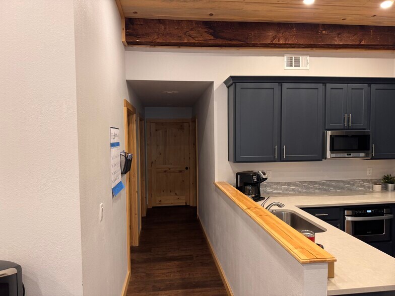 More Photos Of 7522-7524 SE 52nd Ave, Portland Light Distribution For Lease