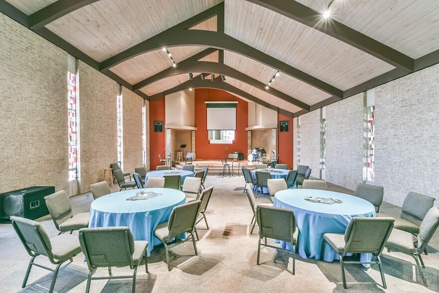 More Photos Of 426 Winnie, Galveston Religious Facility For Lease