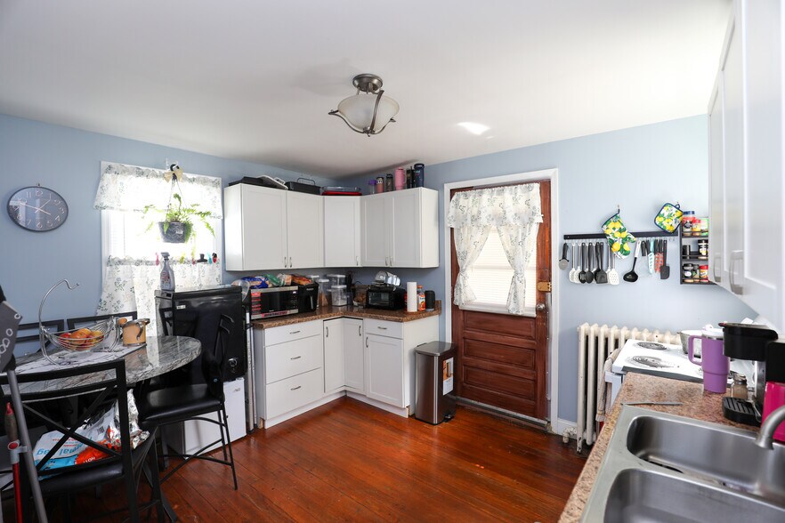 More Photos Of 98-100 Foxhall Ave, Kingston Storefront Retail Residential For Sale