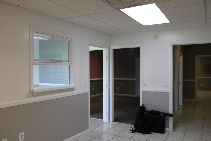 More Photos Of 3632 US Highway 92 E, Lakeland Storefront Retail Office For Lease