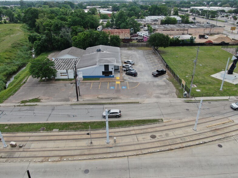 More Photos Of 5703 Martin Luther King Blvd, Houston Medical For Sale
