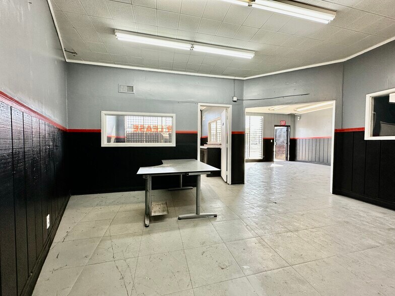 More Photos Of 229 S Oxnard Blvd, Oxnard Storefront Retail Office For Sale