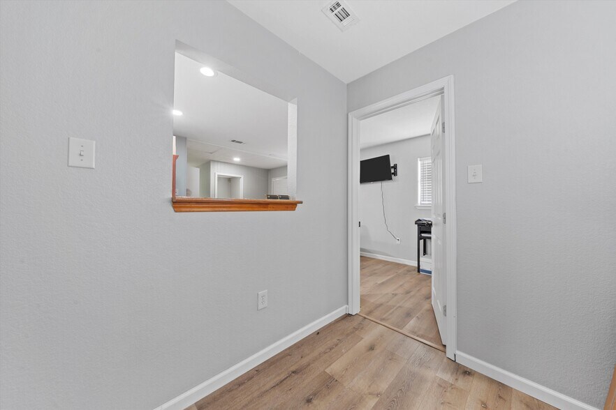 More Photos Of 330 Elco Ln, China Spring Warehouse For Lease