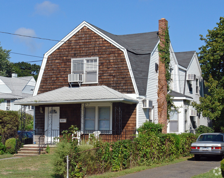 Primary Photo Of 165 N Ocean Ave, Patchogue Medical For Sale