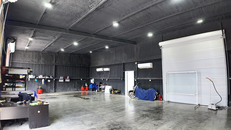 More Photos Of 207 Cottonwood st, Madisonville Warehouse For Sale