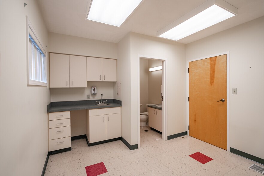 More Photos Of 24 Madison Ave, Endicott Medical For Sale