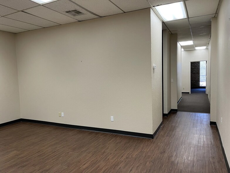 More Photos Of 2800 NW 36th St, Oklahoma City Office For Lease