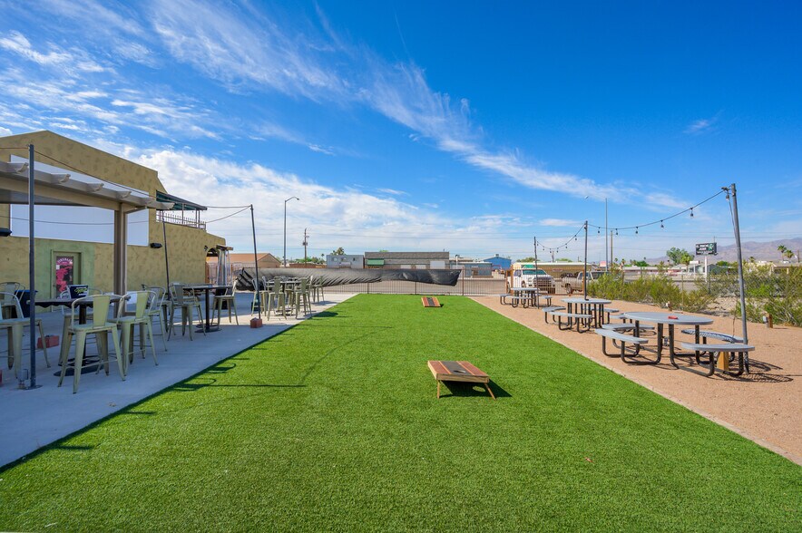 More Photos Of 877 Hancock Rd, Bullhead City Bar For Sale