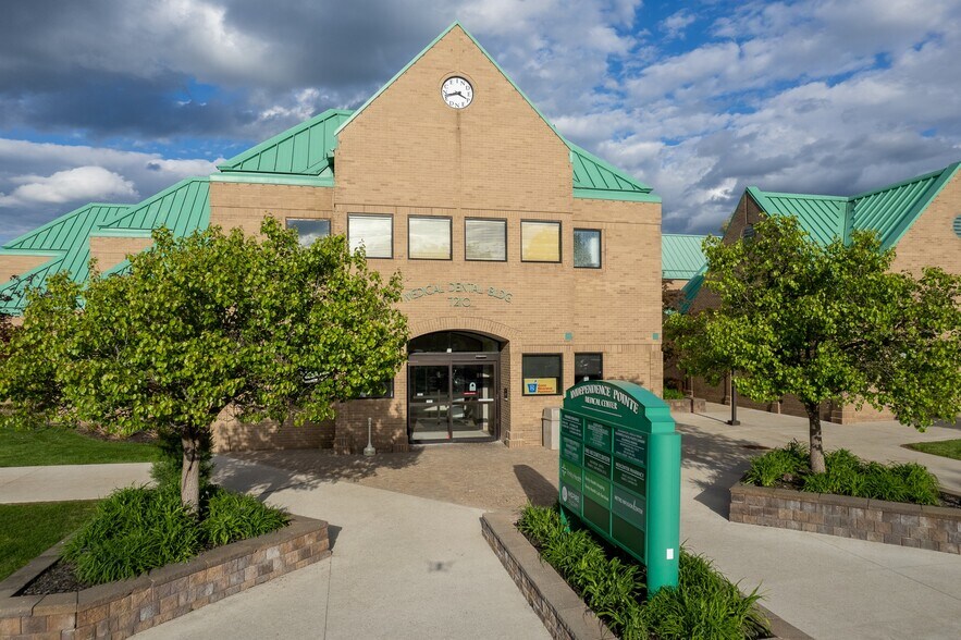 More Photos Of 7210 N Main St, Clarkston Medical For Lease
