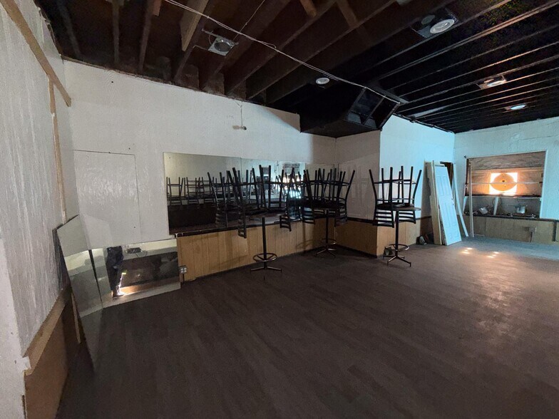 More Photos Of 1932 W Capitol Dr, Milwaukee General Retail For Sale