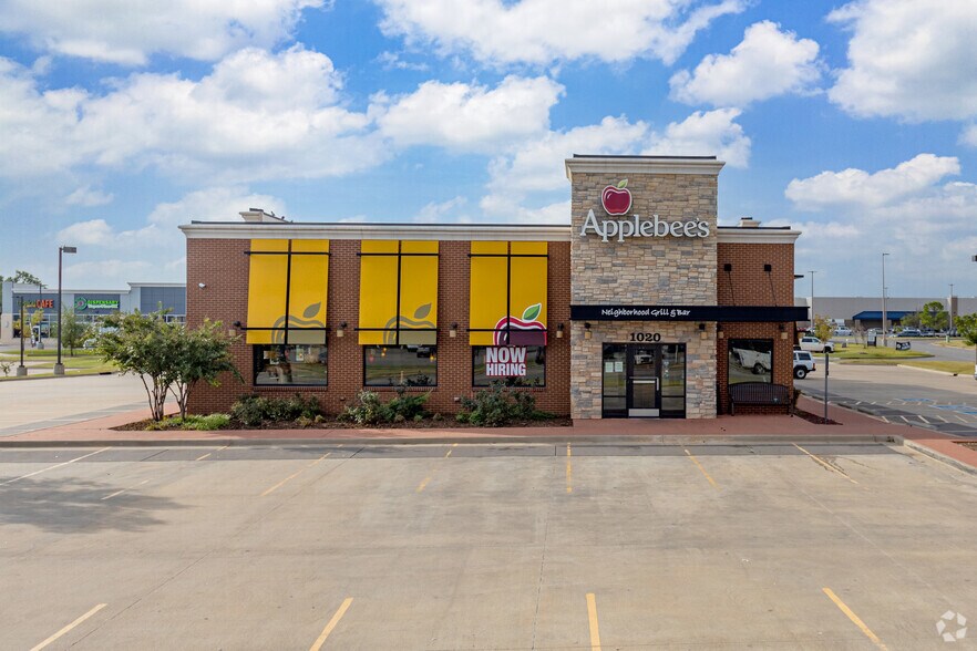 More Photos Of 1020 E State Highway 152, Mustang Restaurant For Lease