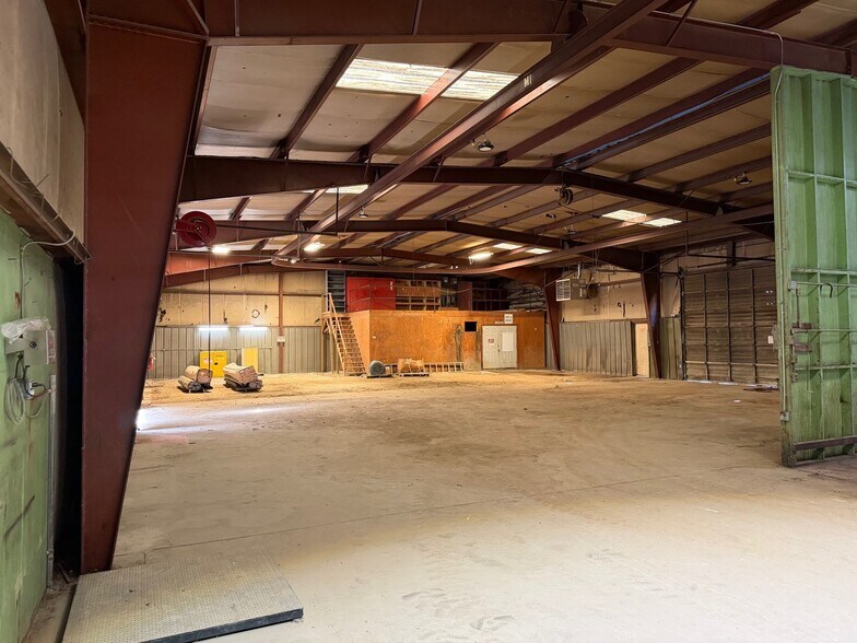 More Photos Of 429 Granite Quarry Trl, Mount Airy Warehouse For Lease