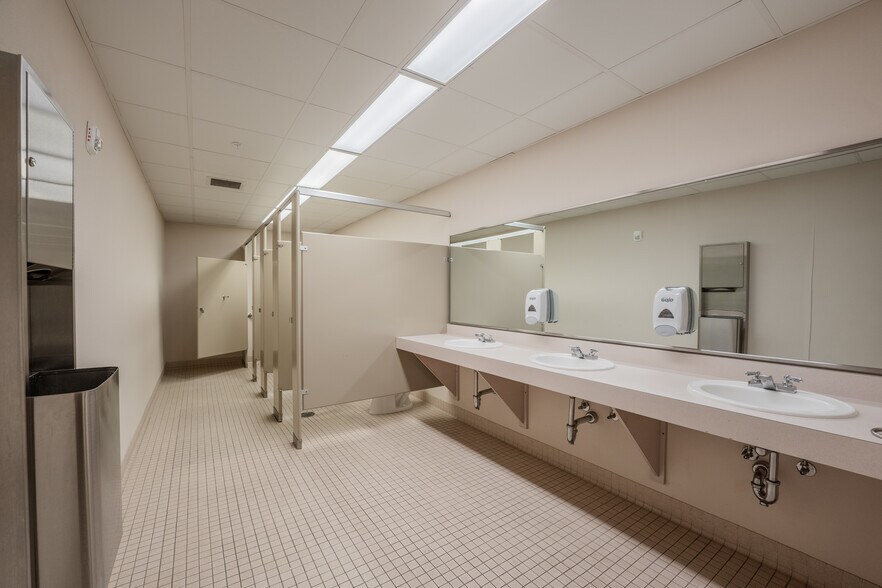 More Photos Of 1825 N Clairemont Ave, Eau Claire Schools For Sale