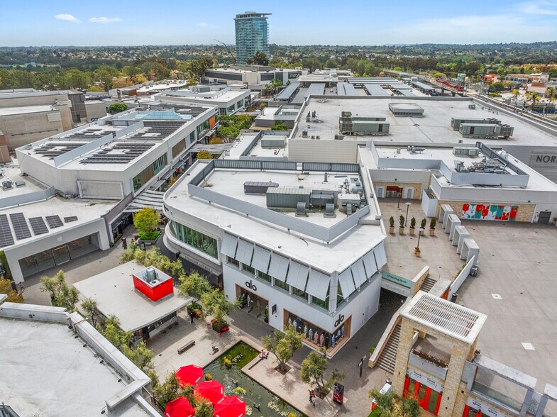 More Photos Of 4303-4305 La Jolla Village Dr, San Diego Storefront Retail Office For Lease