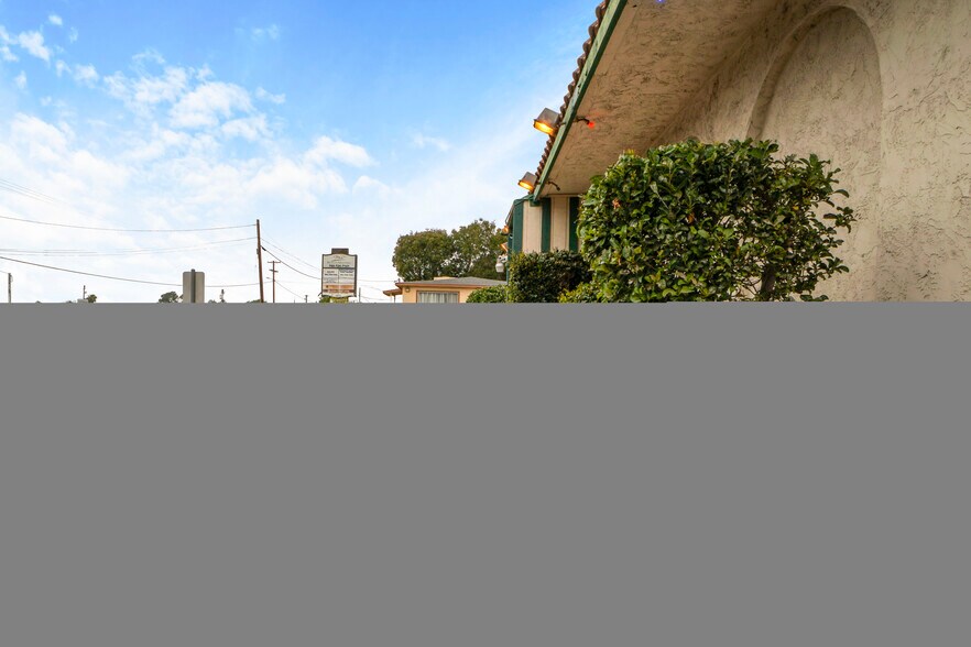More Photos Of 1825 E Vista Way, Vista Restaurant For Sale