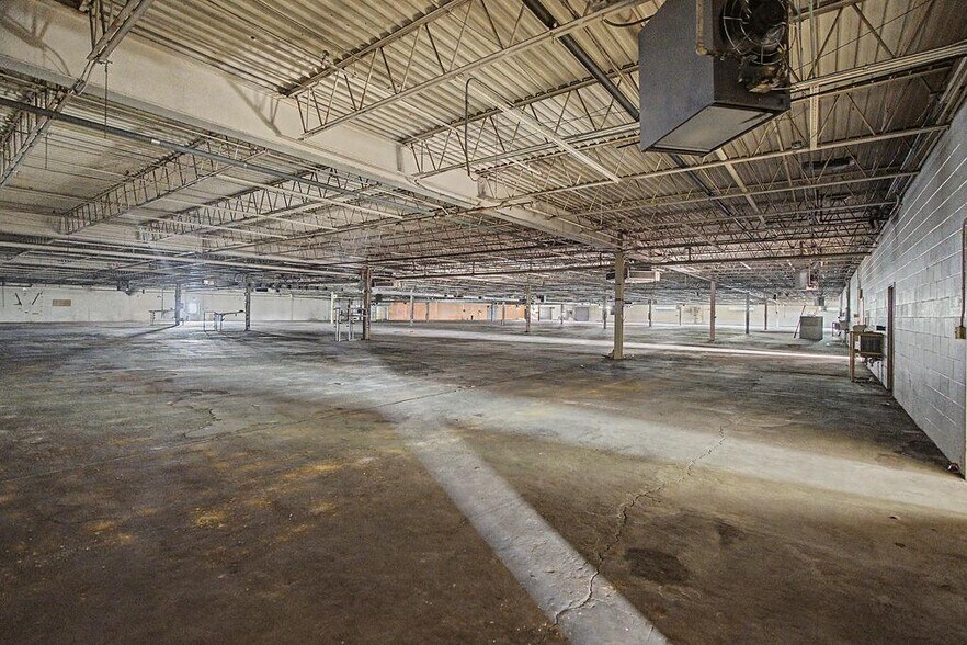 More Photos Of 1121 Skyline Dr, Hopkinsville Manufacturing For Sale