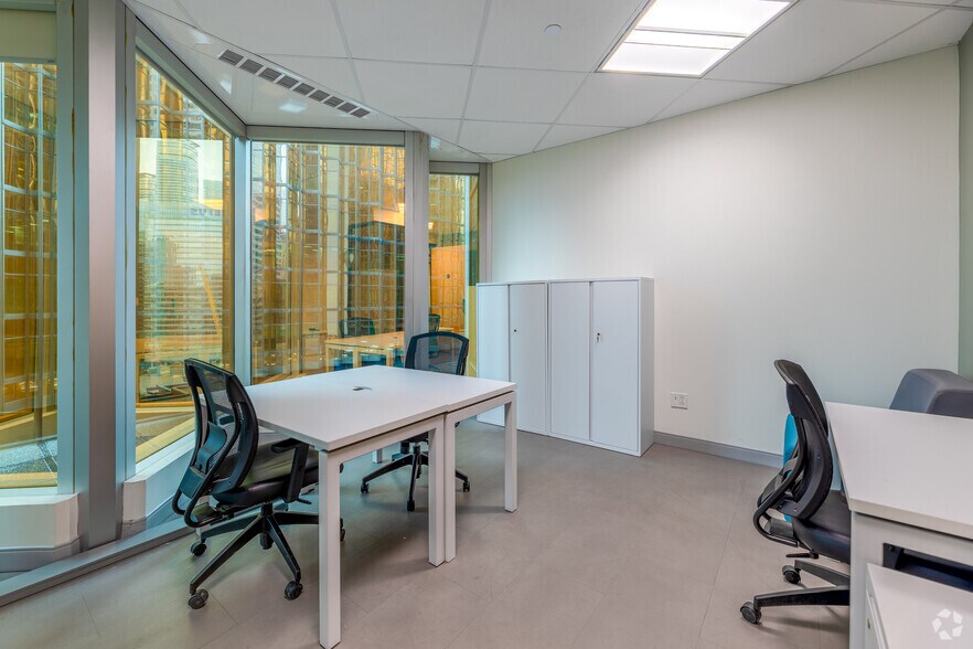 More Photos Of 200 Bay St, Toronto Coworking Space