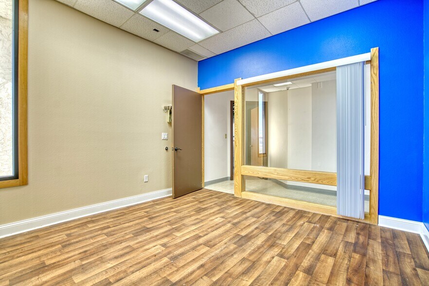 More Photos Of 310-390 Lashley St, Longmont General Retail For Lease