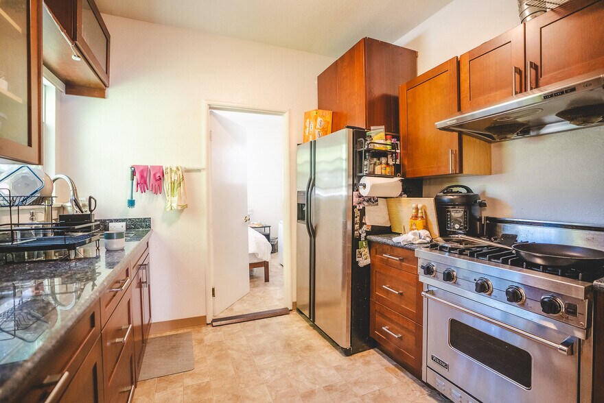 More Photos Of 1089 Stanford Ave, Emeryville Apartments For Sale