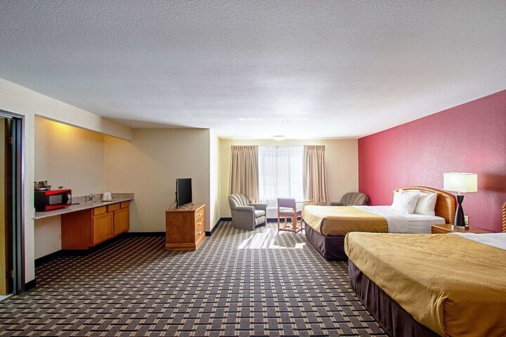 More Photos Of 833 N Frontage Rd, Wisconsin Dells Hotel For Sale