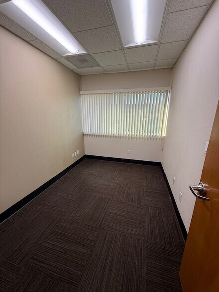 More Photos Of 698 12th St SE, Salem Office For Lease