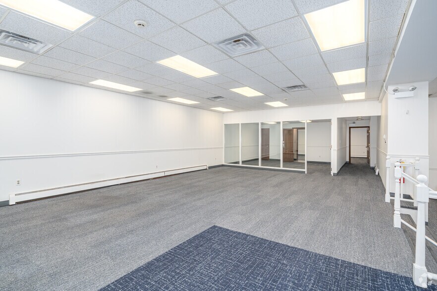 More Photos Of 118 Cass St, Woodstock Storefront For Sale