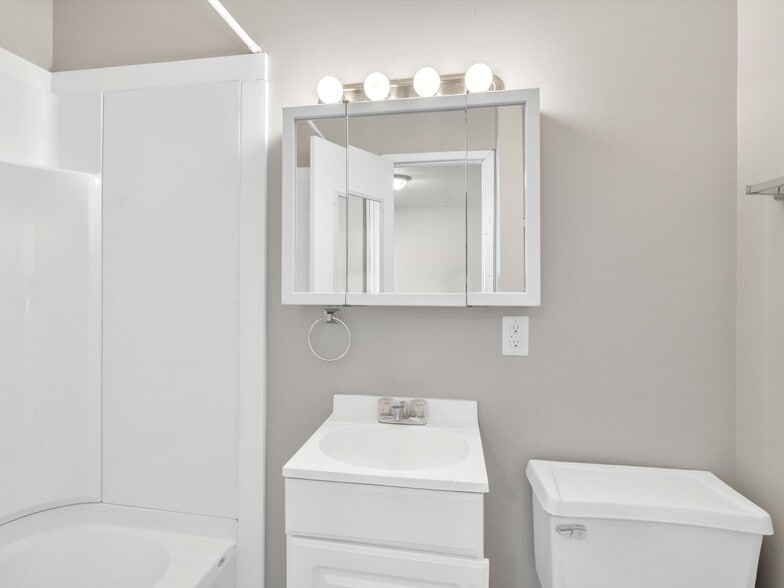 More Photos Of 500-516 Richardt Ave, Evansville Apartments For Sale