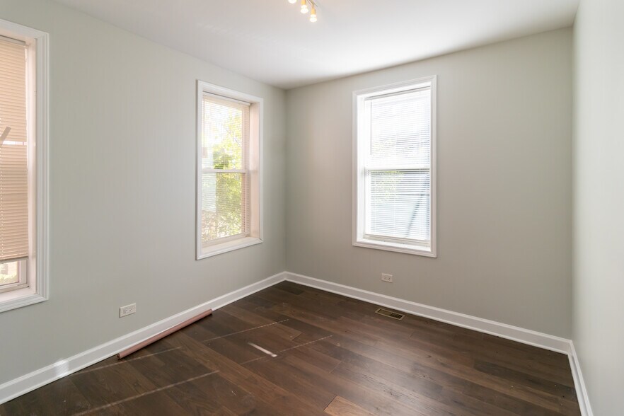 More Photos Of 619 E Groveland Park, Chicago Apartments For Sale