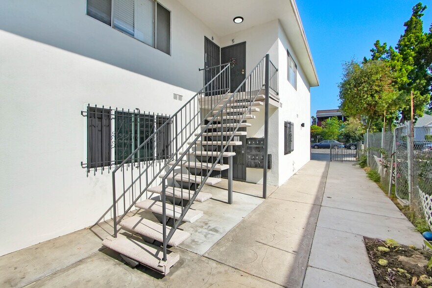 More Photos Of 1862 W 20th St, Los Angeles Apartments For Sale