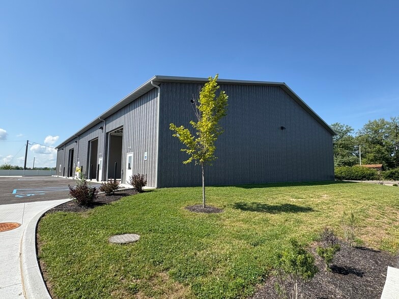 More Photos Of 3914 Indianapolis Rd, Columbus Warehouse For Lease