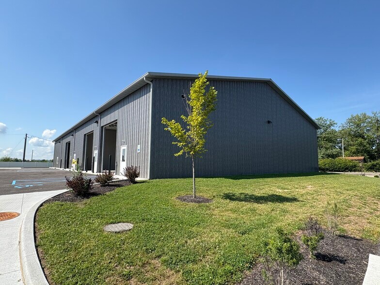 More Photos Of 3914 Indianapolis Rd, Columbus Warehouse For Lease