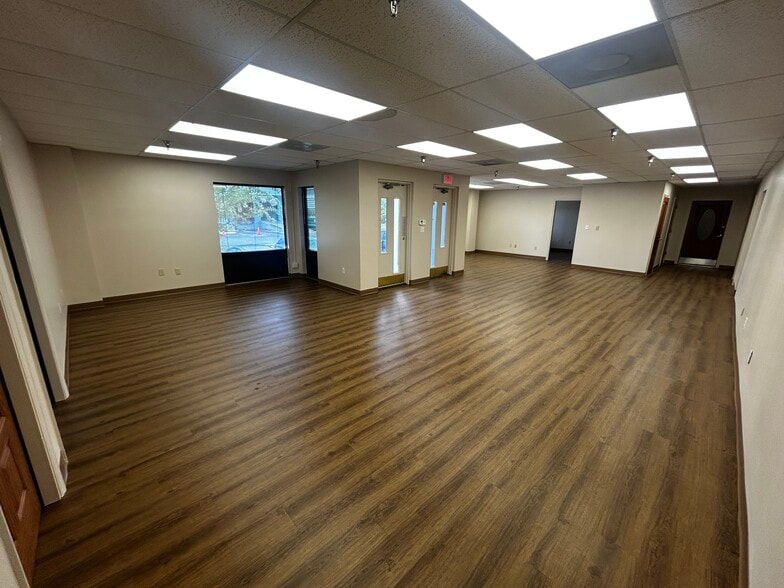 More Photos Of 5501-5519 Pioneer Park Blvd, Tampa Unknown For Lease