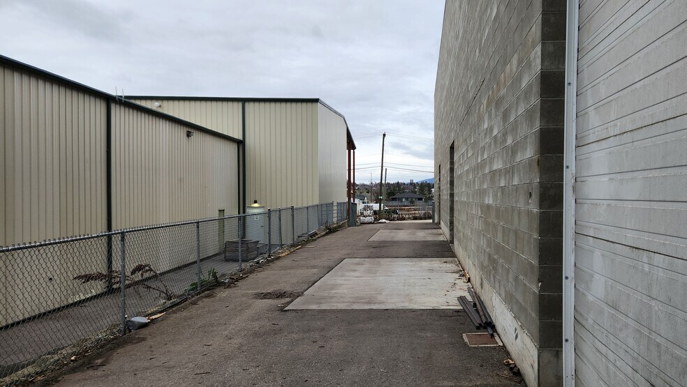 More Photos Of 1810 Kosmina Rd, Vernon Manufacturing For Lease