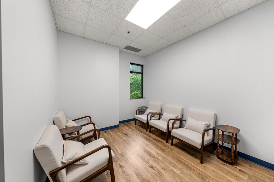 More Photos Of 312-326 Cloister Ct, Chapel Hill Office For Lease