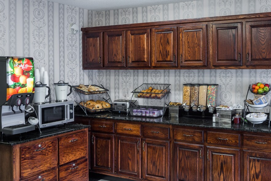 More Photos Of 360 Paul Huff Parkway, Cleveland Hotel For Sale