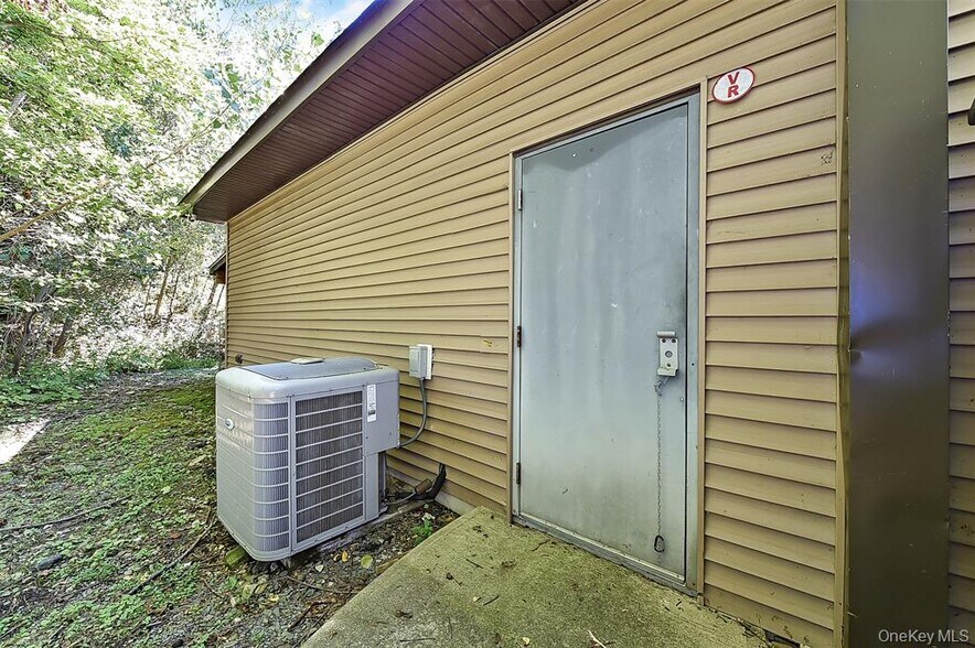 More Photos Of 809 Bloomingburg Rd, Bloomingburg Restaurant For Sale
