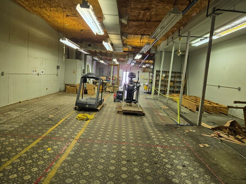 More Photos Of 2902 W Chestnut St, Tampa Industrial For Lease