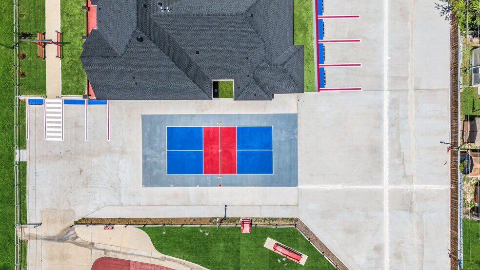 More Photos Of 703 E Oates Rd, Garland Unknown For Lease