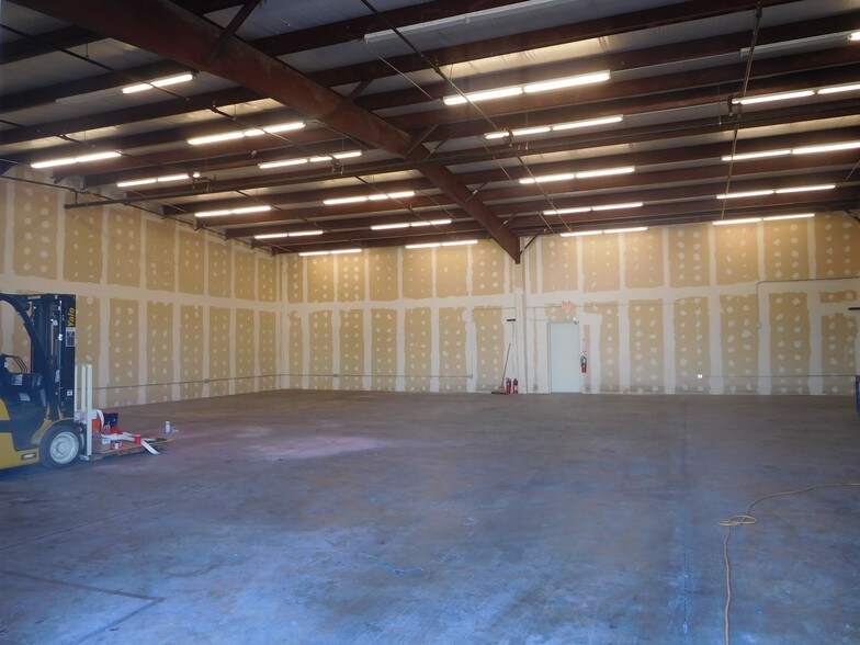 More Photos Of 3130 Strawberry Rd, Pasadena Service For Lease