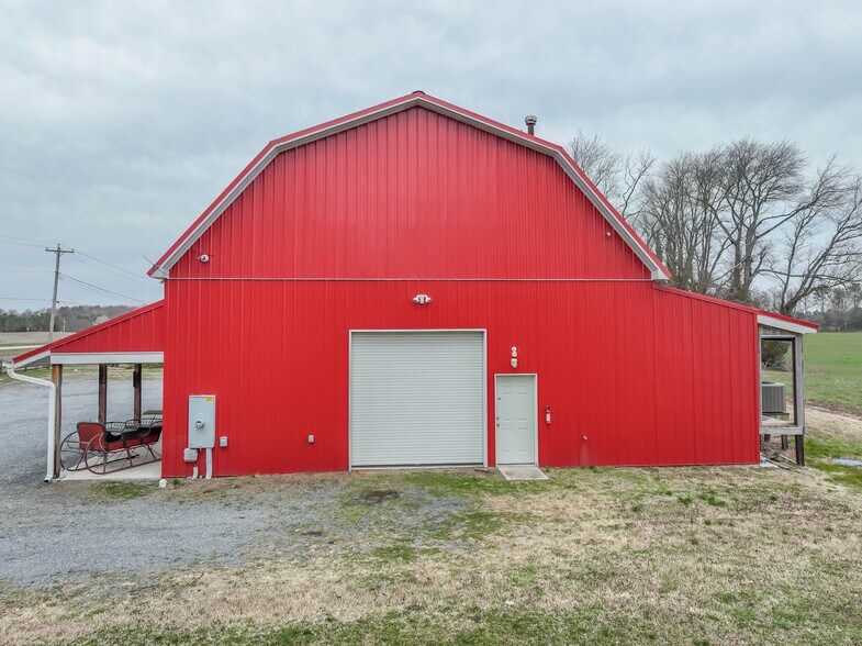 More Photos Of 8977 DuPont Blvd, Lincoln Convenience Store For Sale